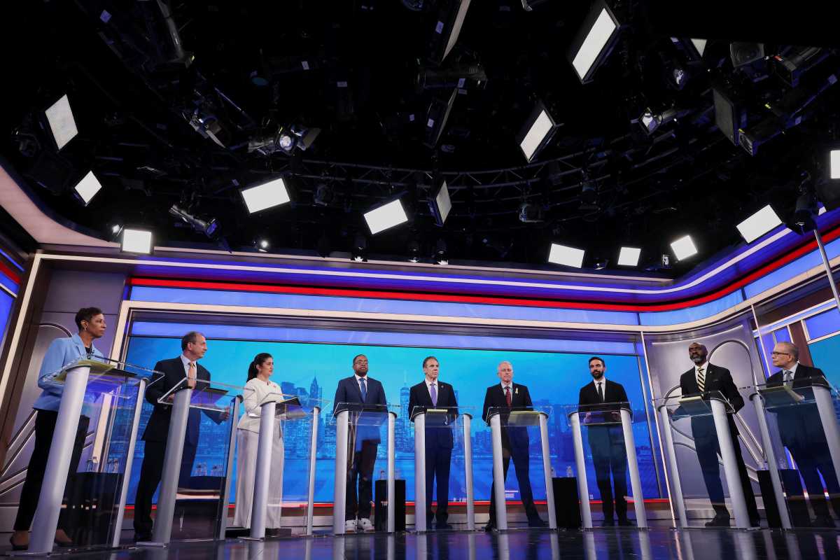 NYC Mayor's Race: Rivals rip into frontrunner Cuomo during first Democratic primary debate 2 Democratic mayoral candidates on debate stage